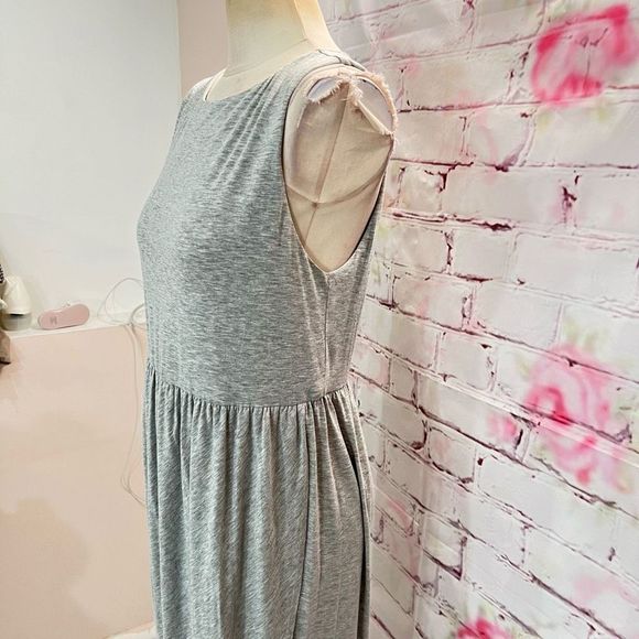 Alice + Olivia Gray Maxi Dress - Picture 3 of 9